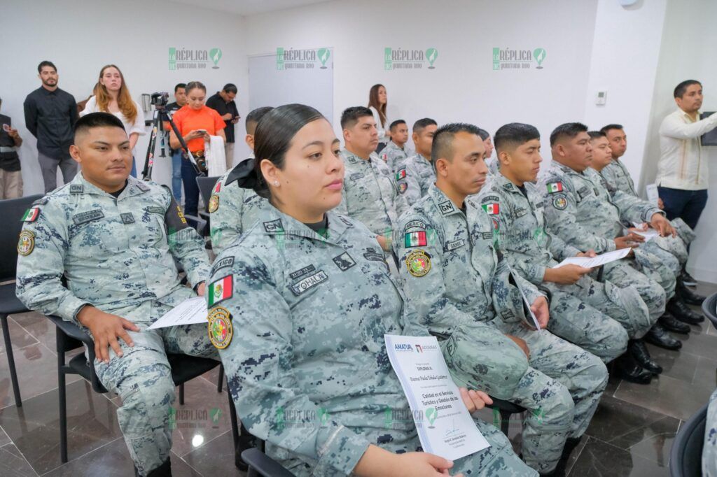 Reciben certificado 90 agentes aduanales en el AIC de Cancún