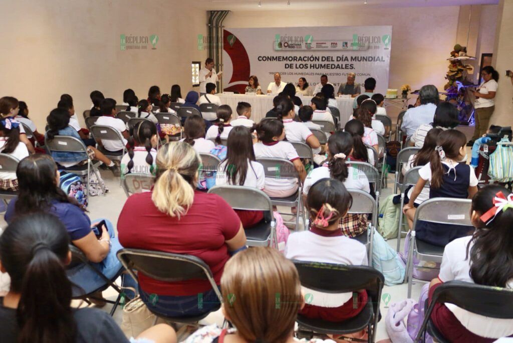 Presentan el libro El manglar y sus tesoros escondidos, en el Centro Cultural de Puerto Morelos