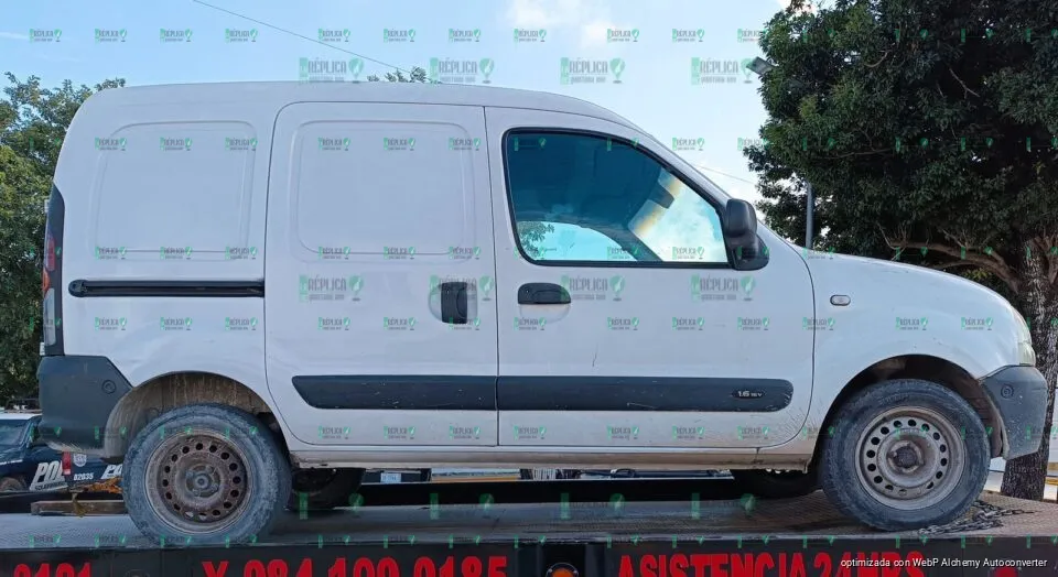 En respuesta a una llamada al 9-1-1, policías municipales