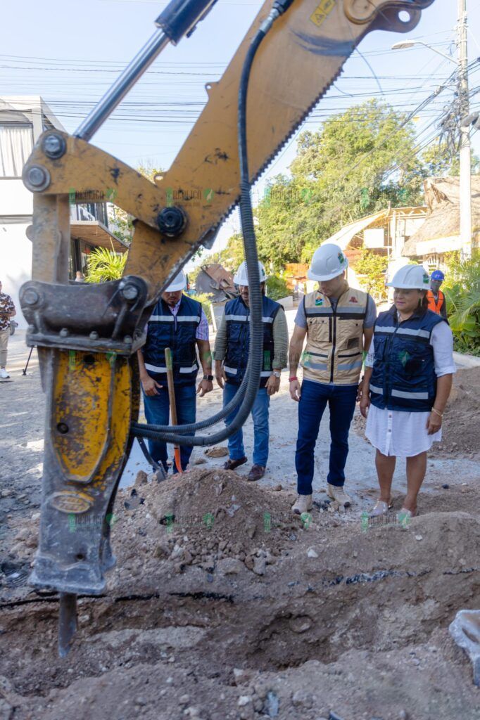 Diego Castañón destaca primera etapa del drenaje sanitario en la colonia Veleta