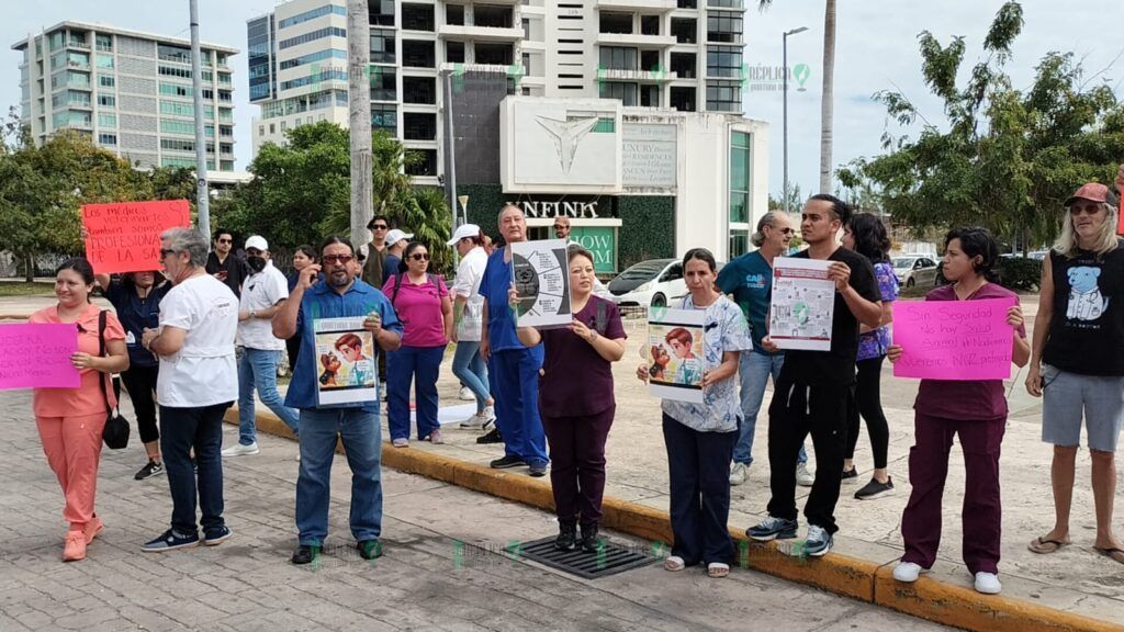 Marchan veterinarios en Cancún, por asesinato de colega