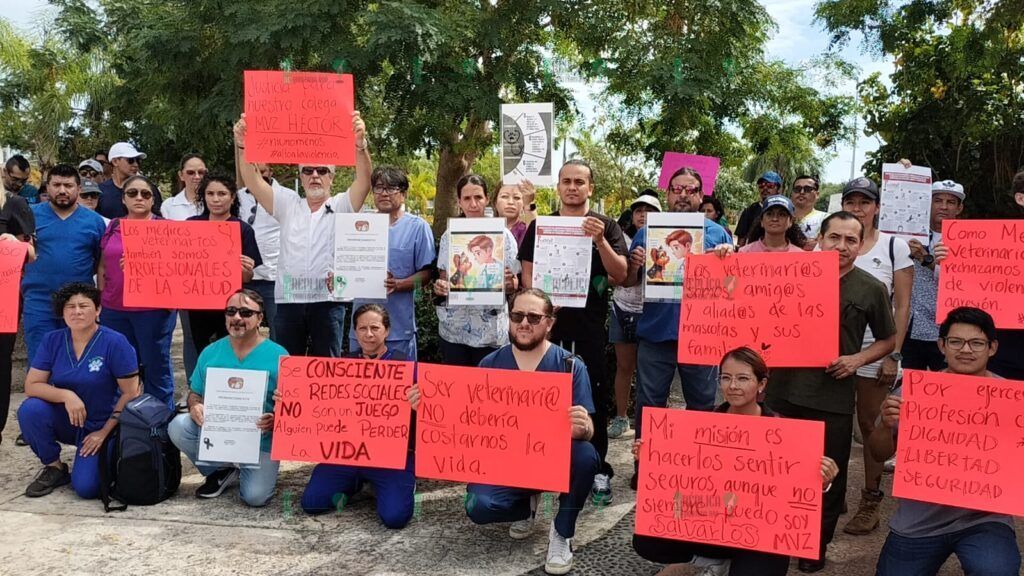 Marchan veterinarios en Cancún, por asesinato de colega