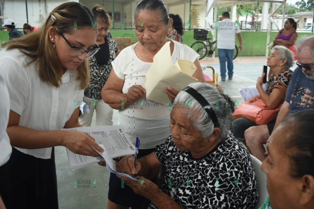 Lleva Ayuntamiento la feria de servicios “abrazando corazones” a leona vicario