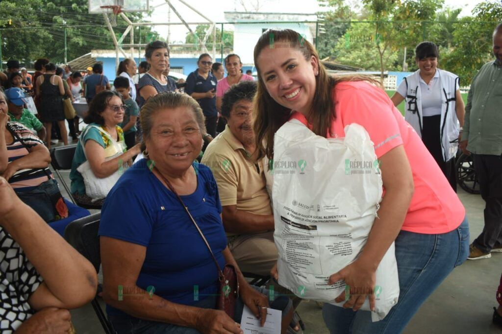 Lleva Ayuntamiento la feria de servicios “abrazando corazones” a leona vicario