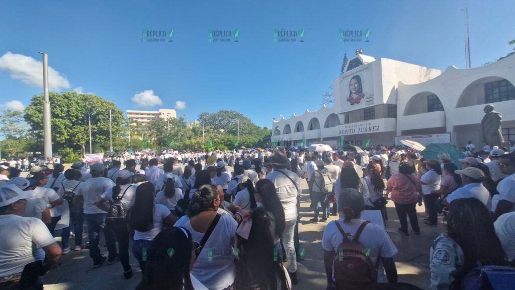 Marchan miles de maestros en Cancún contra reforma a Ley del ISSSTE