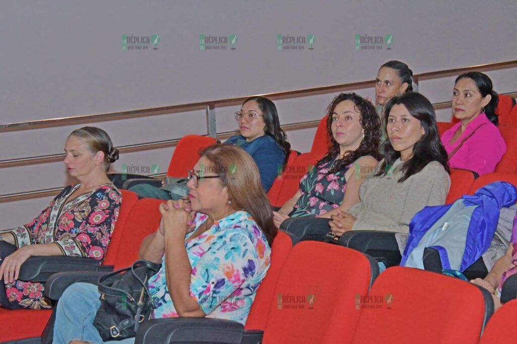 Realiza la FPMC conversatorio sobre violencia de género en el Museo de la Isla