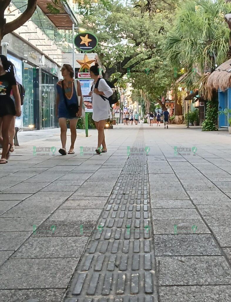 Alistan retiro de teléfonos y objetos inservibles del centro de Playa del Carmen