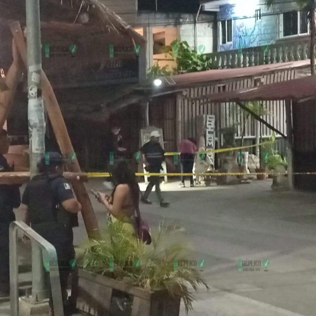 Ejecutan a hombre y hieren a otro en el centro de Tulum