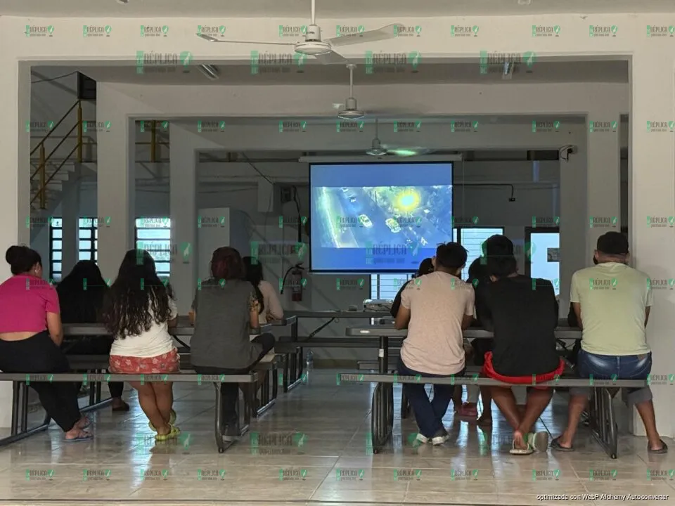 Se suma IQJ al 8M con proyección audiovisual para jóvenes del Albergue Estudiantil