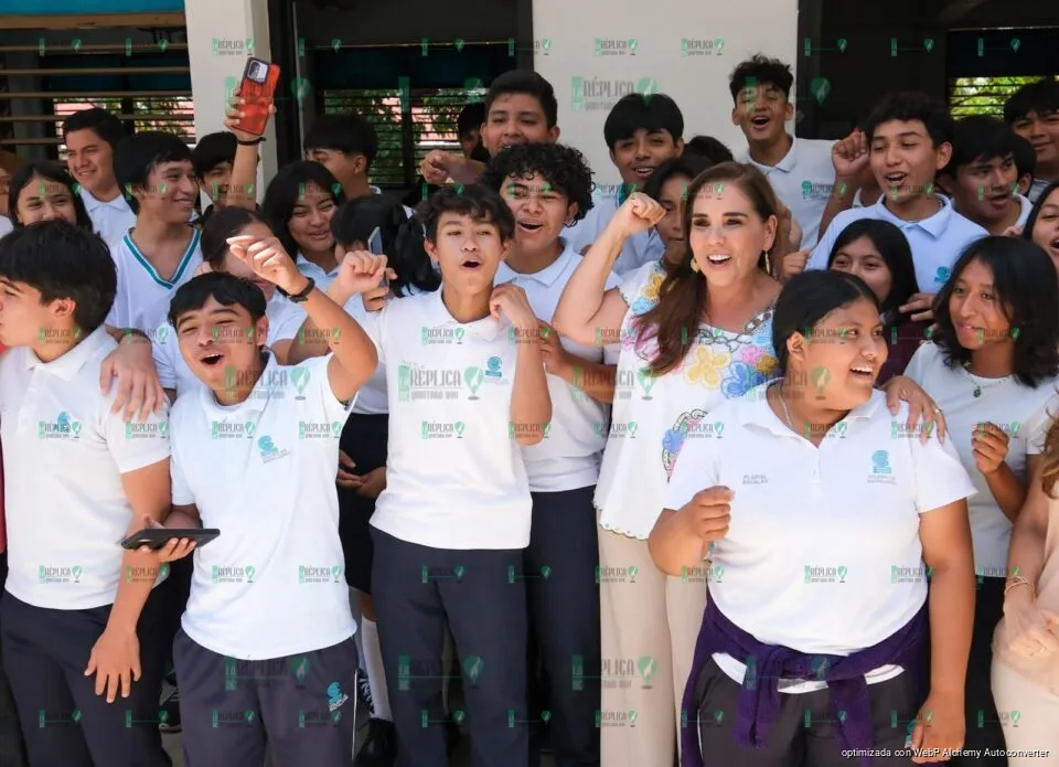 Al visitar las instalaciones del plantel, anuncia Mara Lezama construcción de domo a chavas y chavos del Colegio de Bachilleres de Bacalar.