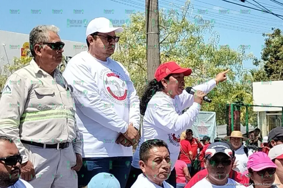 Desisten maestros de marcha en Cancún, al aceptar gobierno estatal sostener reunión